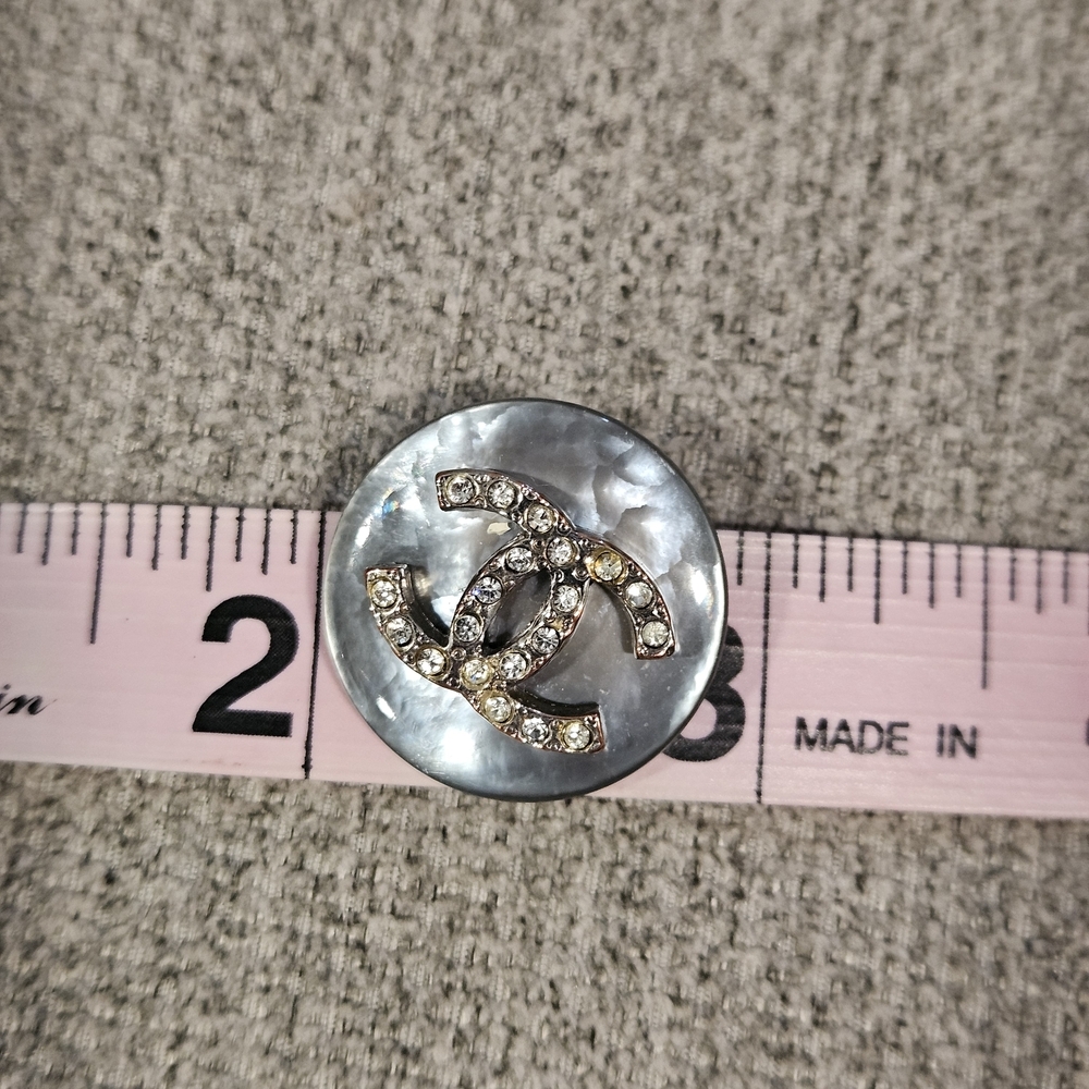 CHANEL Pearl Gray and Gold Crystal Earrings - Picture 8 of 10